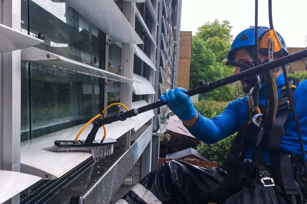 Facade Glass Cleaning